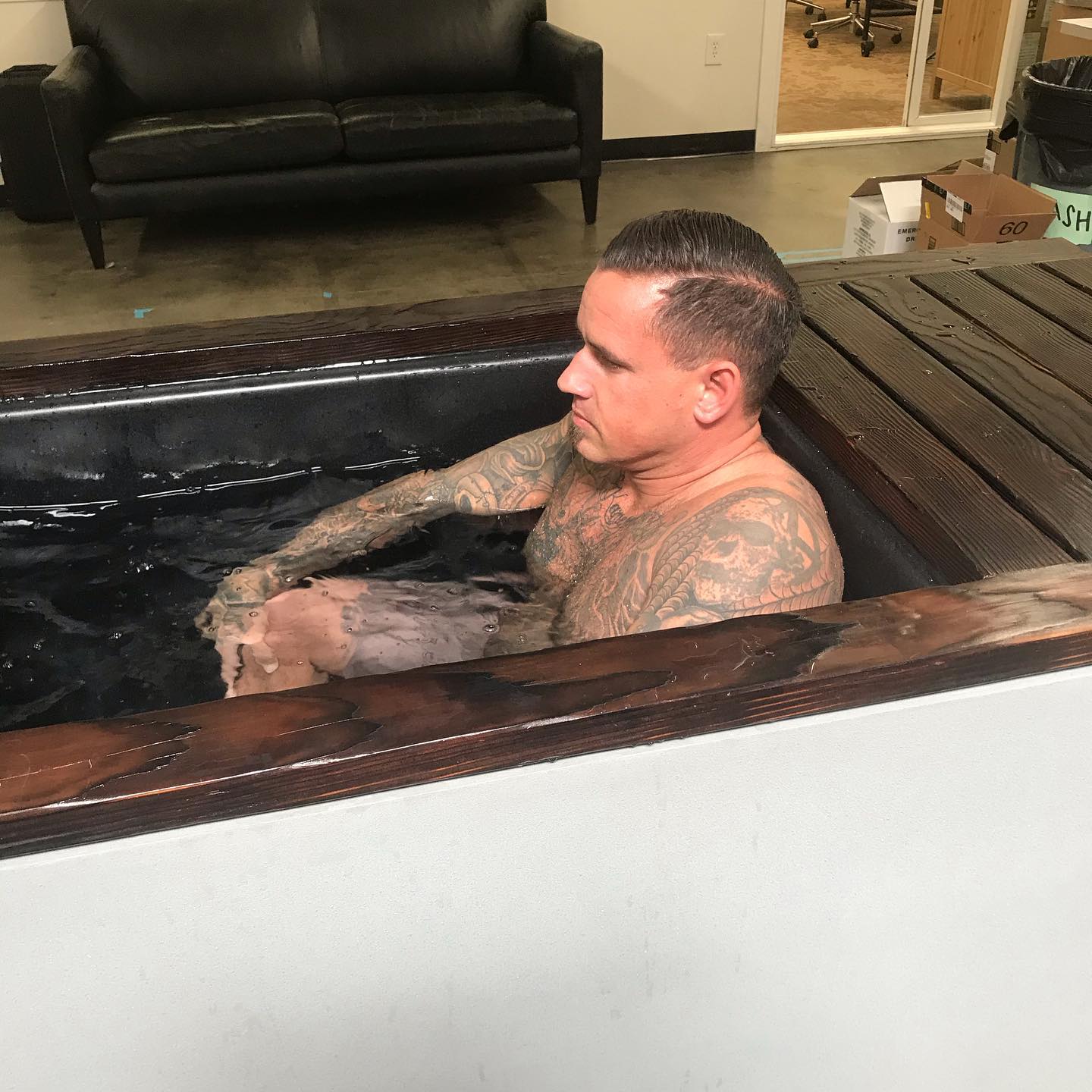 How Cold Plunge Tanks Boost Employee Wellness in the Office – Renu Therapy
