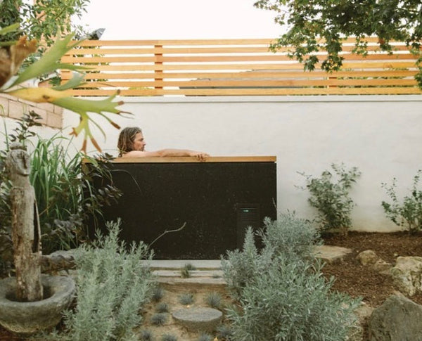 How to Properly Alternate Between a Cold Plunge and Hot Tub