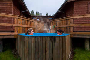 Hot and Cold Tub Therapy for Arthritis Pain: Which is Better?