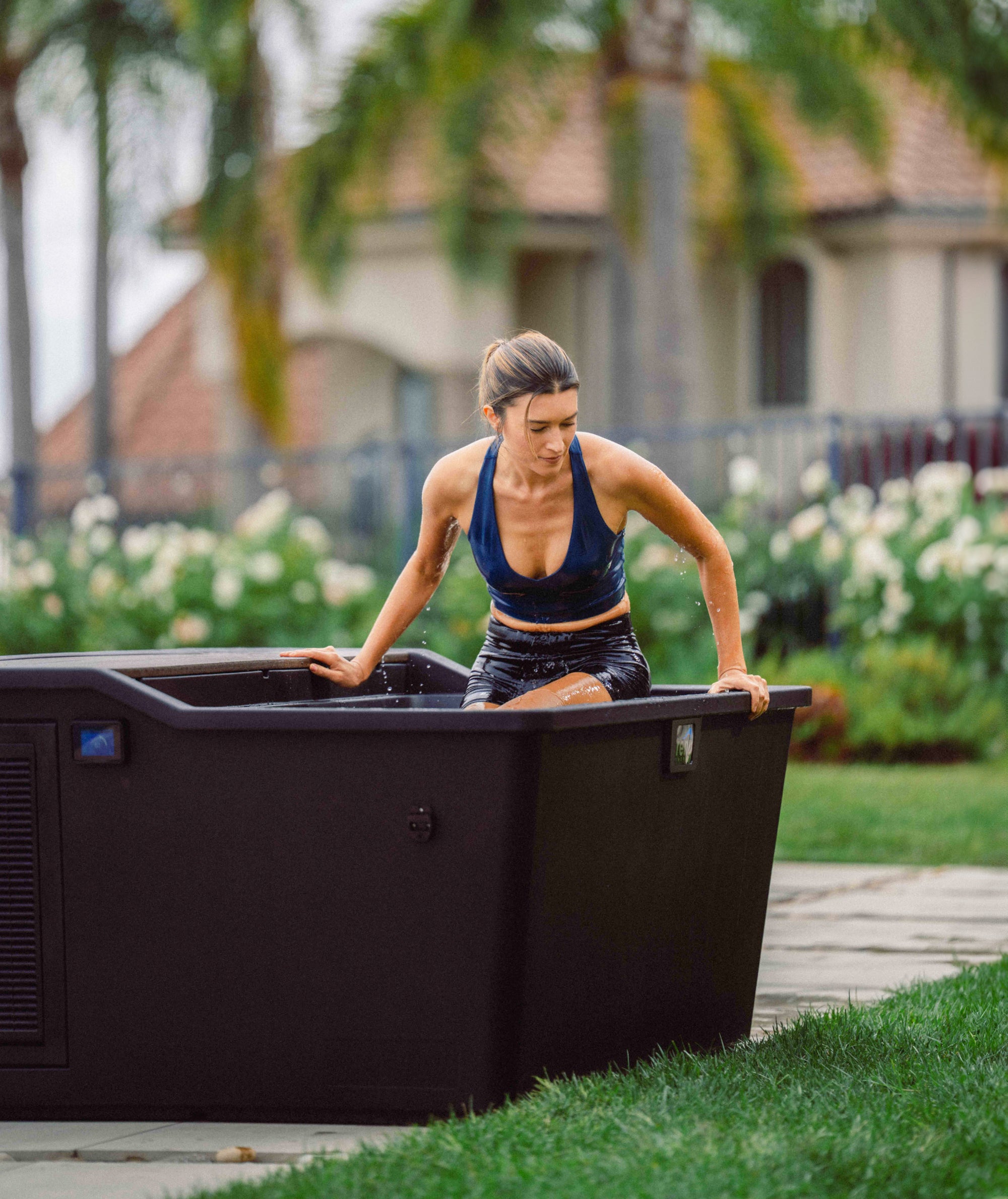 Hot Tub Cold Plunge Combo | Renu Therapy