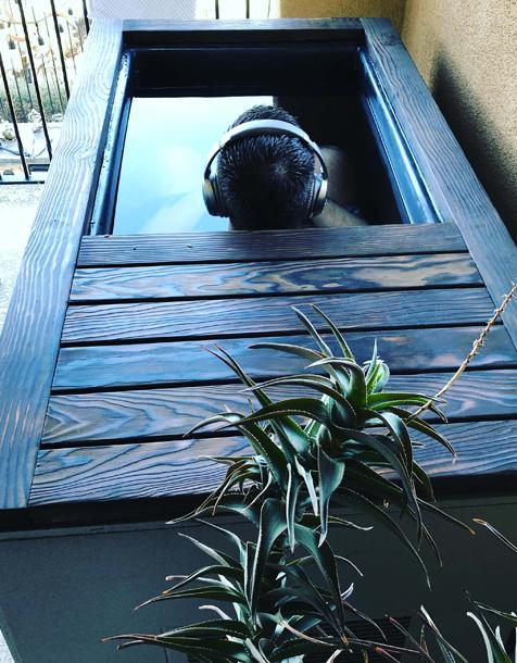 Cold Water Immersion – Benefits & Science of Ice Bath Therapy – Renu ...